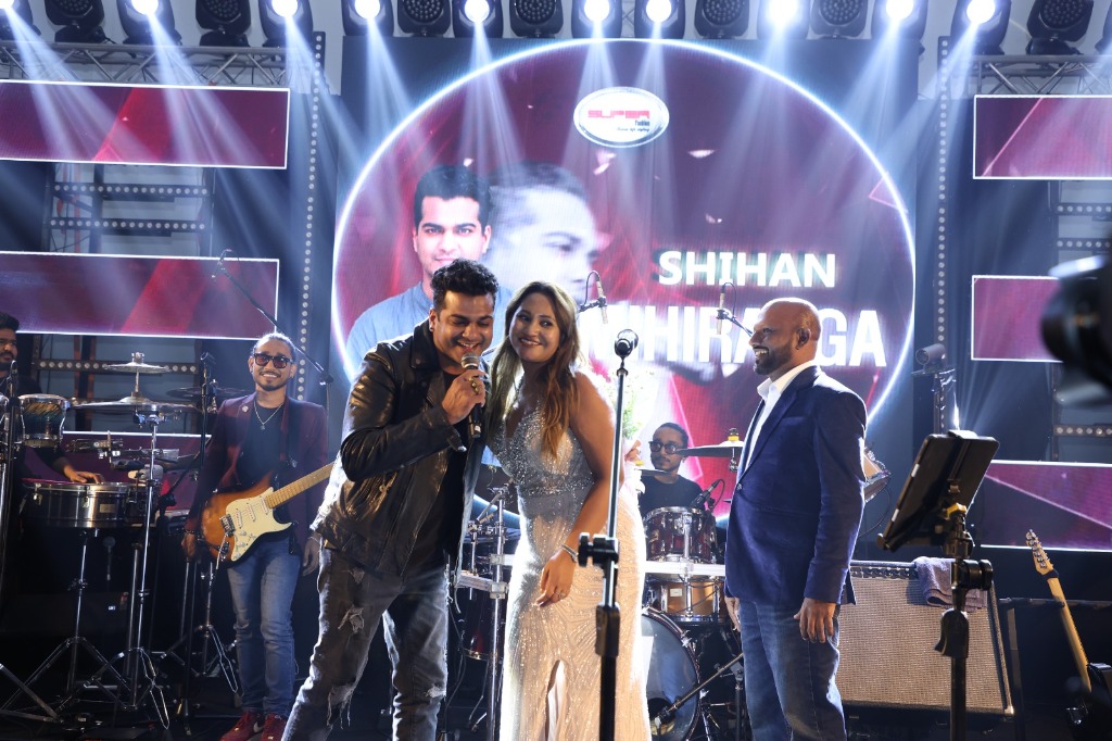 Vocalist Shihan Mihiranga Stage Presentation with Hosts